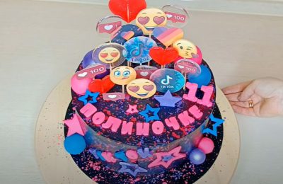 Pastís amb espurnes de colors