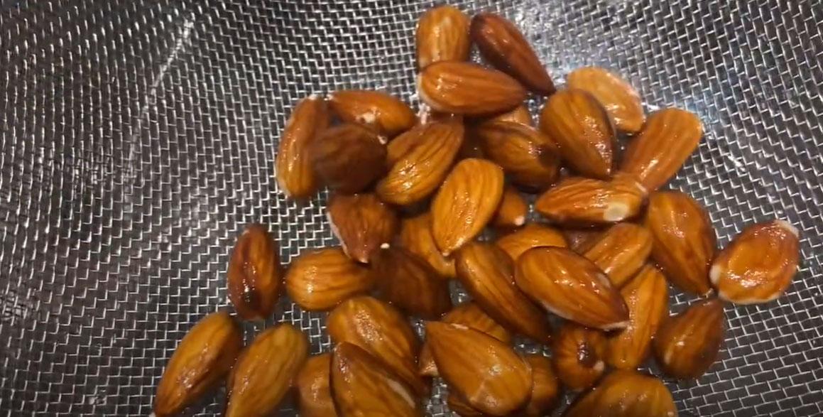 Podrobný recept na výrobu mandlových lupínků - Krok 2