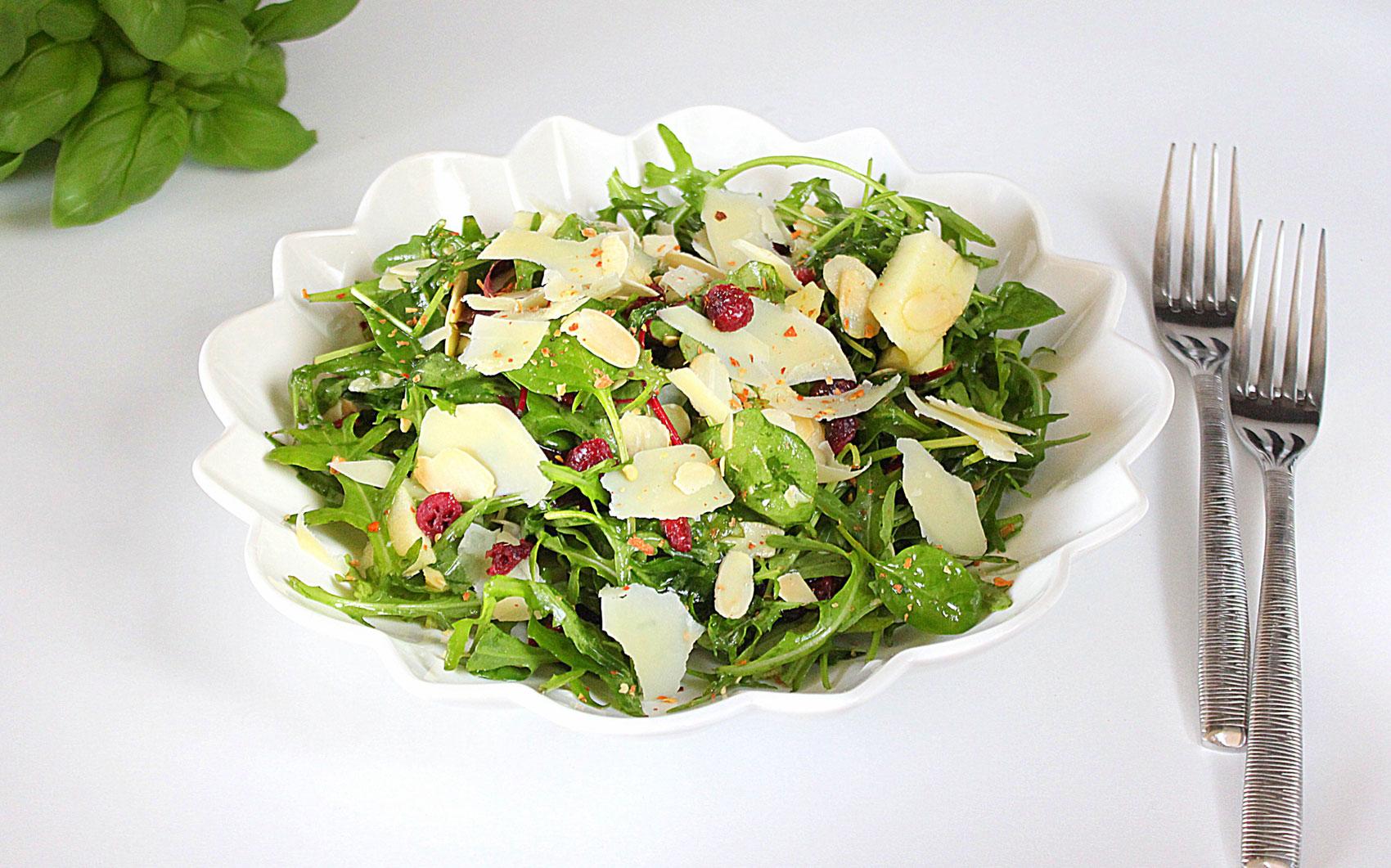 Salát s mandlovými lístky