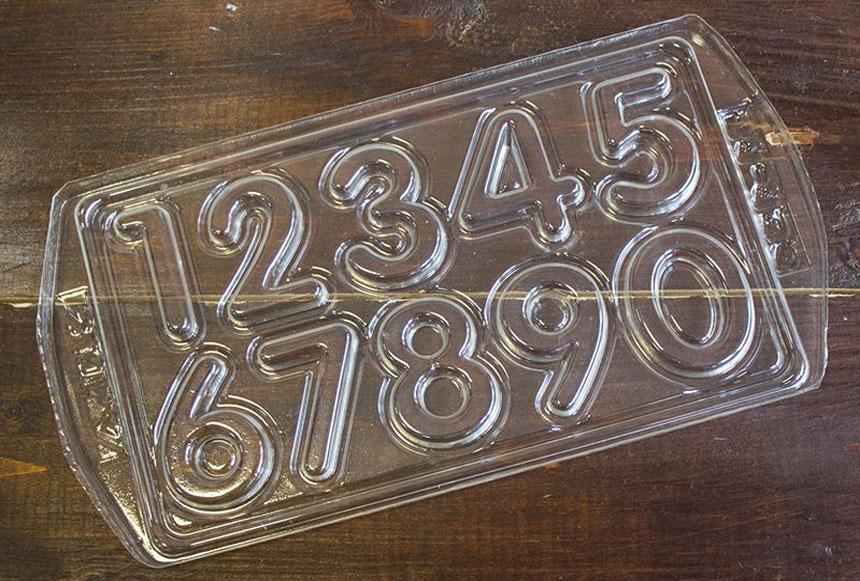 Motlles de plàstic per a números de xocolata