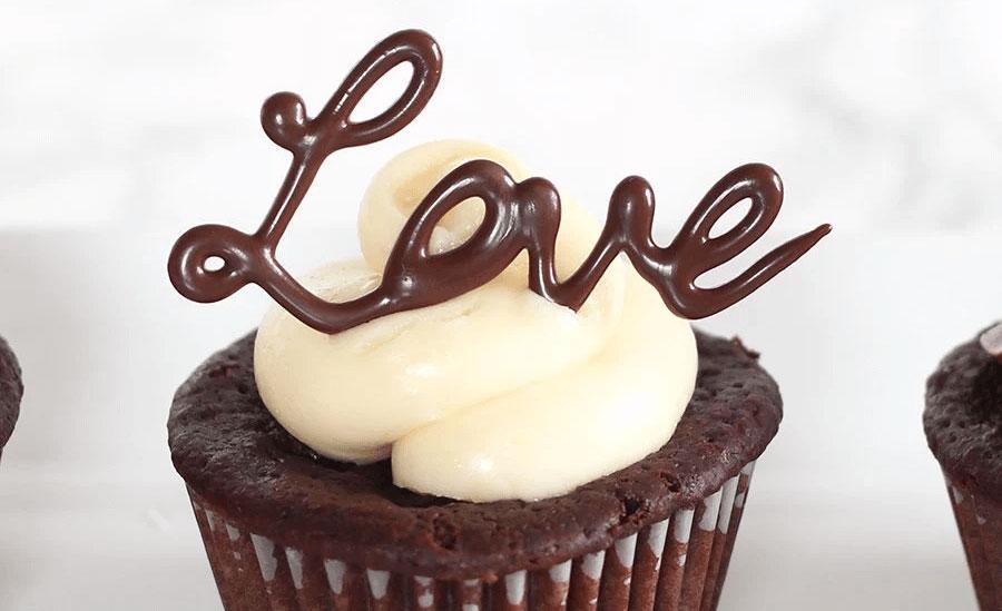 Lletres de xocolata escrites a mà