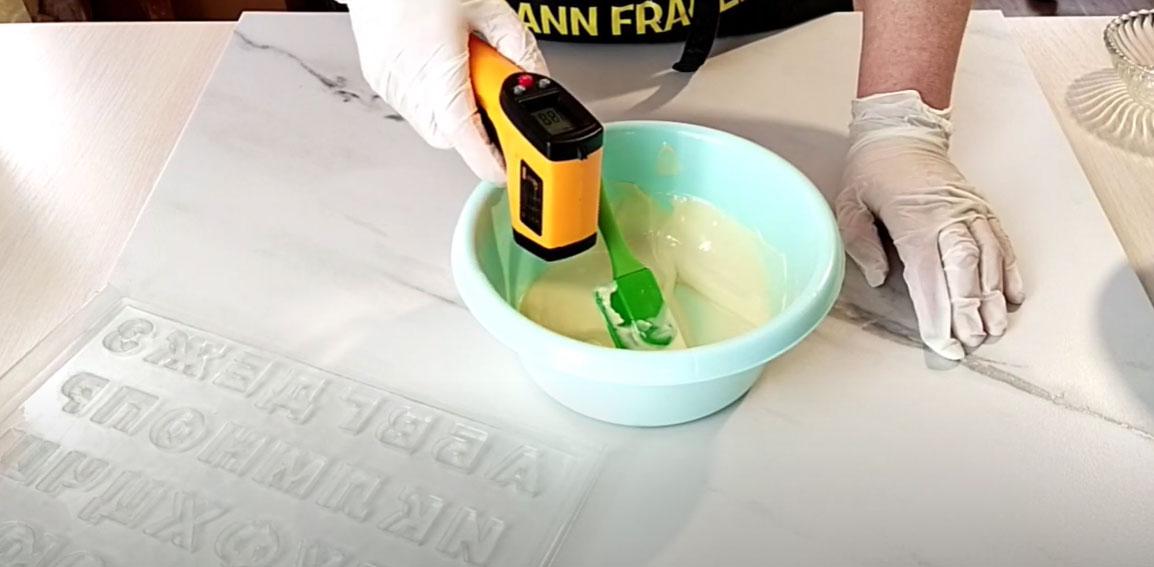 Recepta pas a pas per fer lletres de xocolata - Pas 3