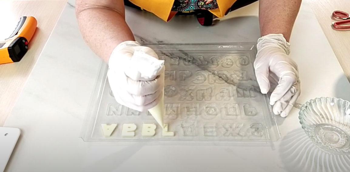 Recepta pas a pas per fer lletres de xocolata - Pas 4