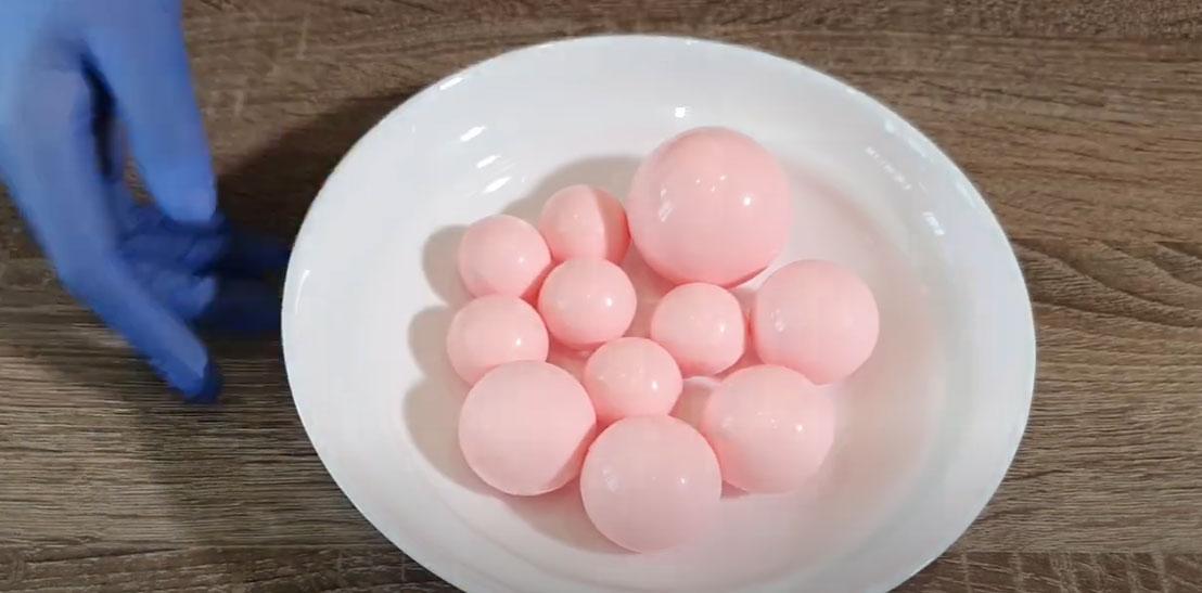 Enganxar boles de xocolata d'hemisferis - Pas 4