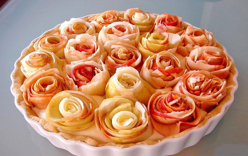 Roses de poma per decorar el pastís Charlotte