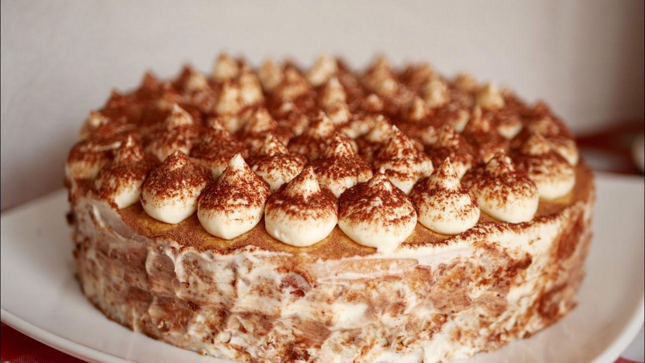 Decoració d'un pastís Charlotte a l'estil del tiramisú