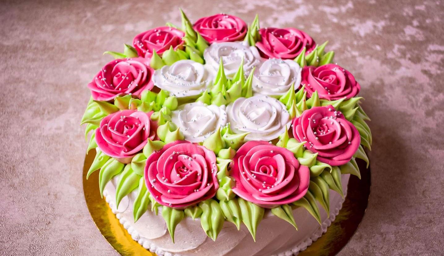 Decoració amb roses de crema