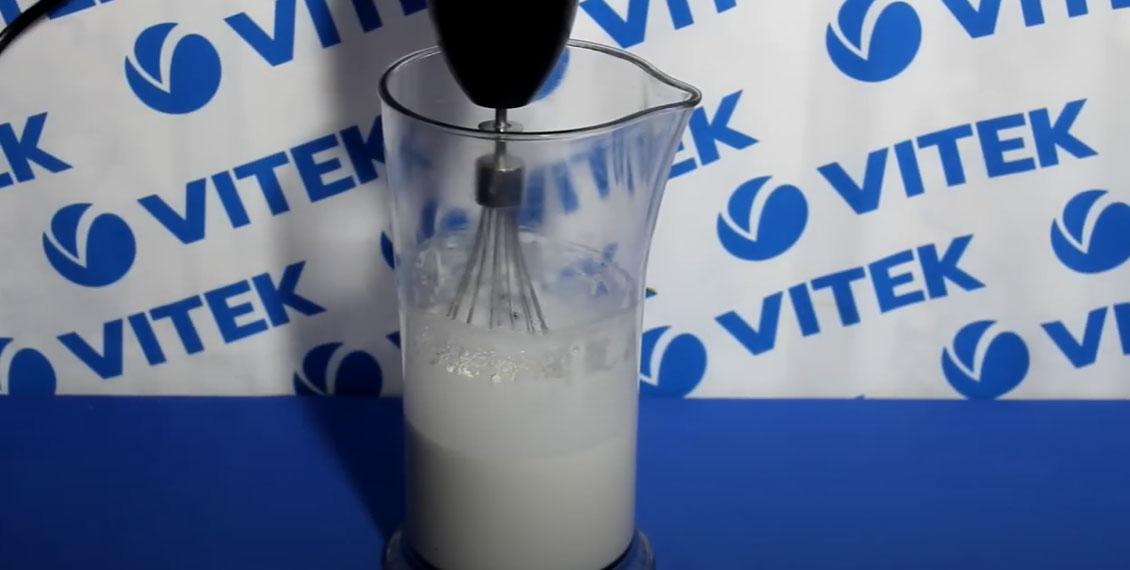 Com batre les clares d'ou amb una batedora: pas 2