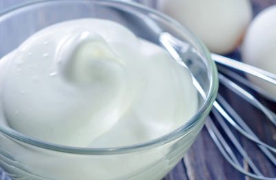 هل يمكنك خفق بياض البيض بالخلاط؟