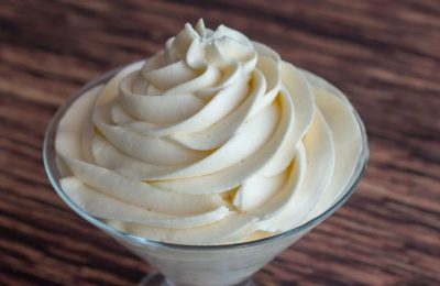 كيفية تكثيف كريمة الكيك في المنزل