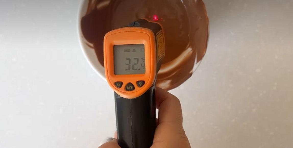 Instruccions pas a pas per fer figures de xocolata en un motlle de silicona - Pas 4