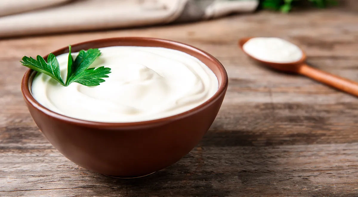 Puis-je remplacer la crème fraîche par de la crème aigre dans cette recette ?