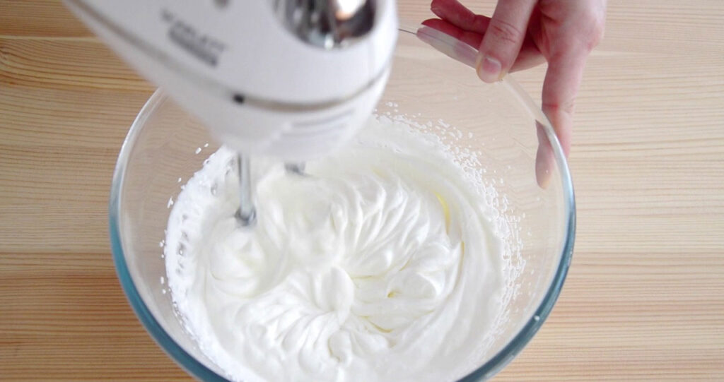 Es pot muntar nata després de descongelar-la?