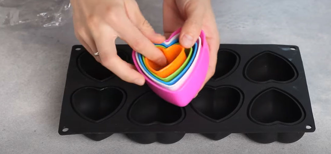 Motlles i talladors per a cors de mousse.