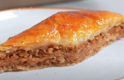 بقلاوة منزلية الصنع من عجينة الباف باستري