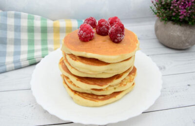 Pfannkuchen ohne Backpulver oder Natron: ein Schritt-für-Schritt-Rezept