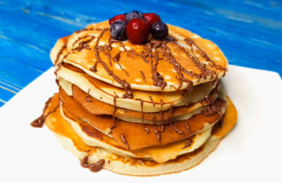 Ryazhenka-Pfannkuchen: Ein einfaches Schritt-für-Schritt-Rezept